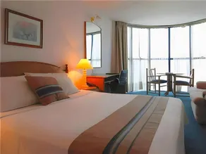 Crystal Palace Hotel - Image 2