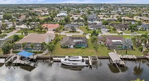 4BR Waterfront Home w Heated Pool & Private Dock - Image 5