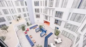 Executive City Flat with Gym, Sauna & Workspace - Image 5