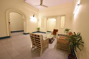 OYO Chowdhury Estate Premium Near M.p. Birla Planetarium - Image 5