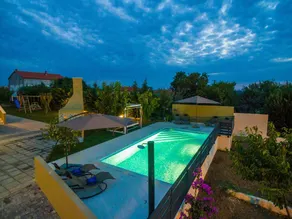 Elegant  4 bedroom villa with  private swimming pool, nice garden, tennis court - Image 3