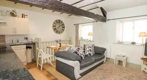 In & Out Cottage - Image 2