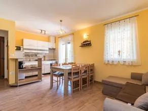 Lovely family bungalow with private pool - Image 2