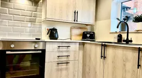 Sleeps 2 -Central Ellesmere -Parking - PetFriendly - Image 5