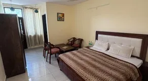 Rudra Home stay l On heritage Market kasauli l Best food Cafe Rudra l Kasauli - Image 2