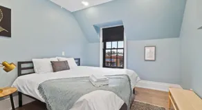 Bright and Spacious Condo in Downtown Collingwood 97043 - Image 2