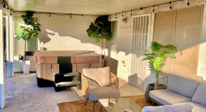 Major Oasis 3 bd, 2 bathPool Jacuzzi Fun mural! - Image 4