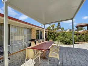 Beachside Style Home Near the Estuary - Image 4