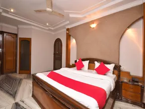 Hotel O Treetops guest house - Image 2