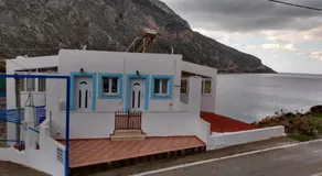 Beachfront Apartment - Sleeps 3 & Free Parking - Image 5