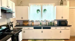 Bright & Airy 2BR 1BA Home Near The Riverfront - Image 5