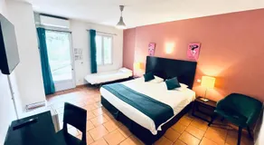 Court-Inn Aqua - Image 2