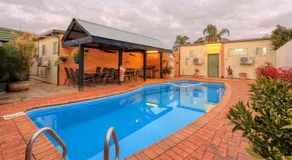Oasis Motor Inn - Image 4