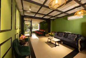 Vintage Hoang Phi Hotel & Spa - Park View - Image 4