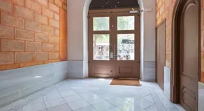 Aspasios Arc de Triomf Apartments - Image 3