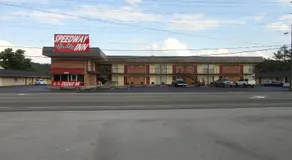 Speedway Inn - Image 4