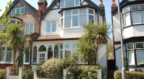 Brookview Guest House - Image 3