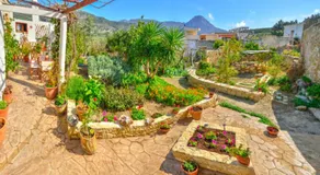 Picturesque Traditional Stone House - Image 4