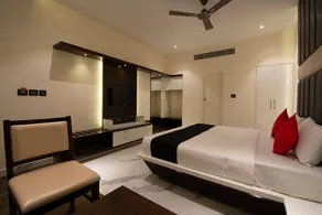 Collection O Hotel Royal Benza - Image 2