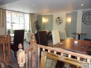 London Inn - Image 3