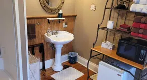 Prairie House Manor Bed and Breakfast - Image 4