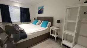 Open Mind Property -2BR Flat Commercial Road - Image 2