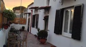 B&B PompeiLog - Image 4