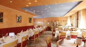 REINHARDTs HOTEL - Image 3