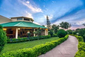 Tusk And Roar Resort - Petfrindly Jungle Cottages - Image 4