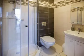 Comfortable ground floor apartment, summer pool - Image 3
