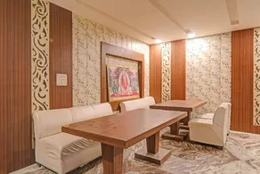 Townhouse M J Palace - Image 4