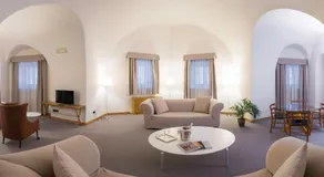 Hotel Cavour Et Des Officiers - Image 2
