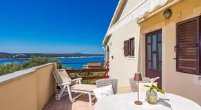 Holiday Home on Beach with Waterfront Views - Image 3