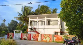 Funky Art Beach House - Image 3