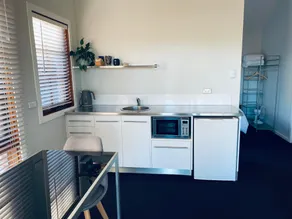 Hideaway Studio Accommodation - Image 4
