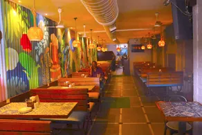 Hotel Q Deck Rooms - Vile Parle Station and Near to Mumbai Airport - Image 5