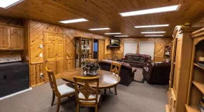 Enjoy The Outback+ Indoor Hot tub+Games+Puzzles+Tennis Court - Image 2