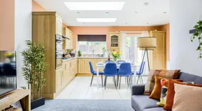 4BR Coventry l Sleeps 8 l With Garden - Image 3