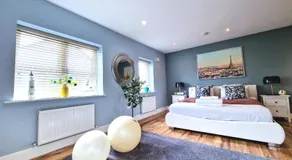 Master bedroom with ensuite - Image 2