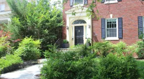 COMFY Basement Home 2 Bdrm1Den 3Queen Beds - Image 2