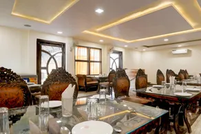 OYO Townhouse Hyderabad Gate IIT BHU Formerly RK Heights - Image 3