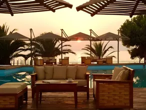 Kamari Beach Hotel - Image 4