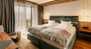 Family room, shower, toilet, 2 bed rooms - Image 2