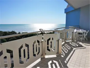 Inviting Apartment by the Beach - Image 3
