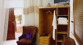 Sparkle Guest House - Self-Catering, Pool, Garden - Image 2