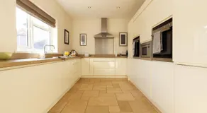 "Rosecroft" - Perfect Retreat for Business & Leisure - Close to Celtic Manor and ICC - Image 2