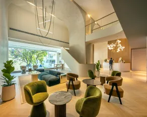 ROYS Hotel Bangkok - Image 2