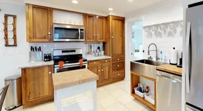 Romantic Secret Garden - Marble Floors & Bath DT Just 2 Blocks Beach Only 3 Miles - Image 3
