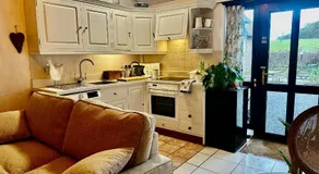 Smugglers Cottage Barn Conversion AONB with Pool and Jacuzzi - Image 4