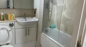 Captivating 1-Bed Apartment in London - Image 2